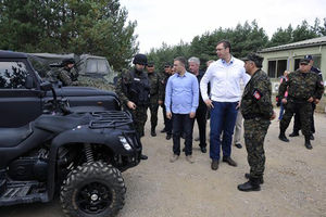 VUČIĆ U BAZI MERDARE:  Srbija će umeti da zaštiti svoj narod!