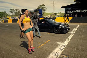 ATRAKTIVNA MIŠEL PRIREDILA ŠOU: Atletičarka ponovo izvela seksi ples i trkala se s automobilom