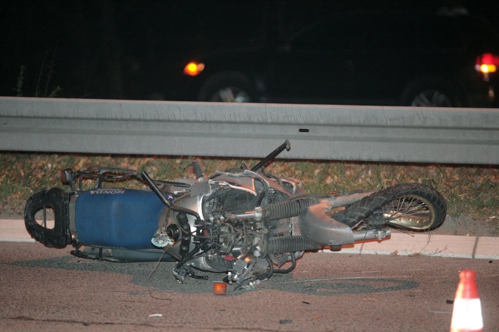 TRAGEDIJA: Motociklista (22) sleteo s puta i poginuo