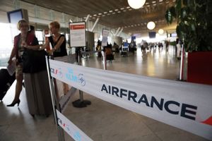 UDARILO I PO DŽEPU: Teroristički napadi u Parizu skupo koštali Er Frans-KLM