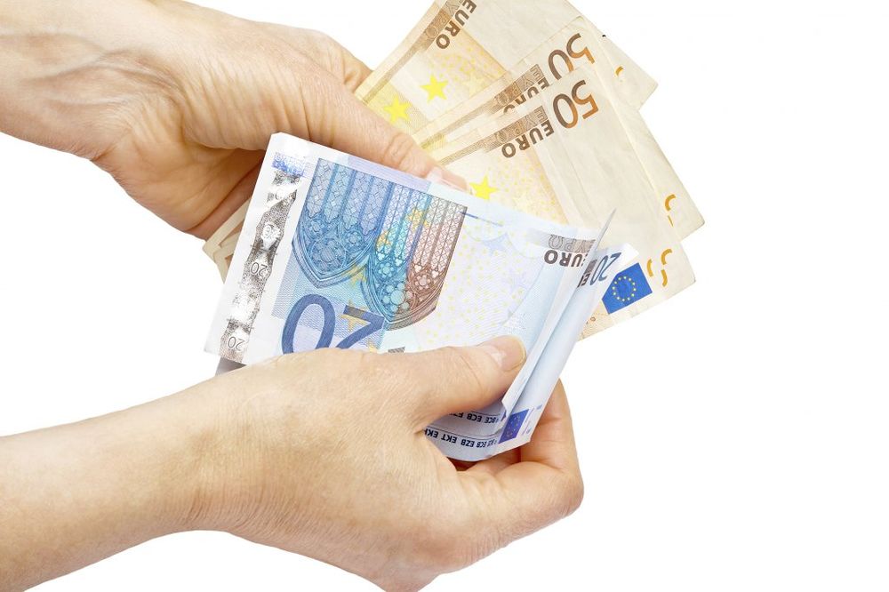DINAR STAGNIRA: Evro danas 123,4 dinara
