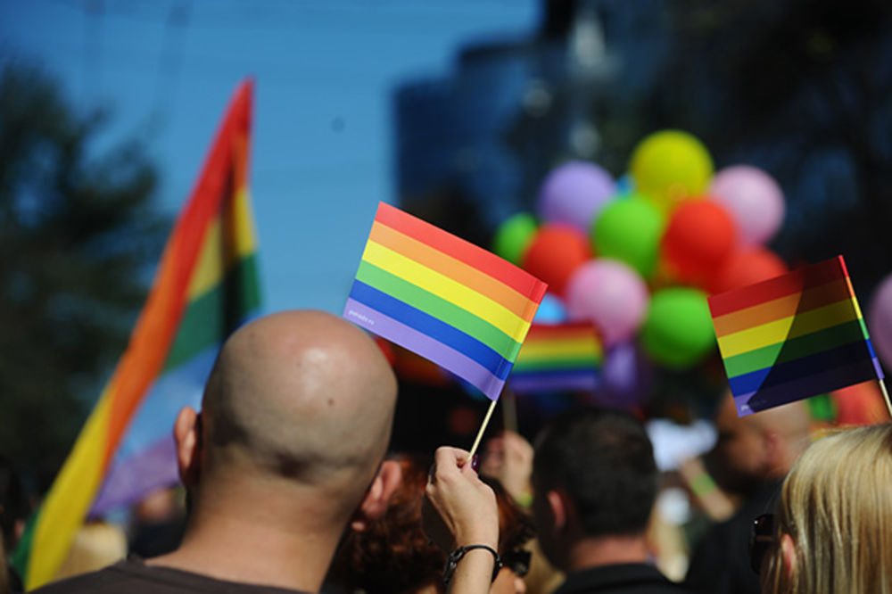SVE SE PRETVORILO U NOVAC: Većina gej ljudi bojkotuje Paradu ponosa i ima dobar razlog za to