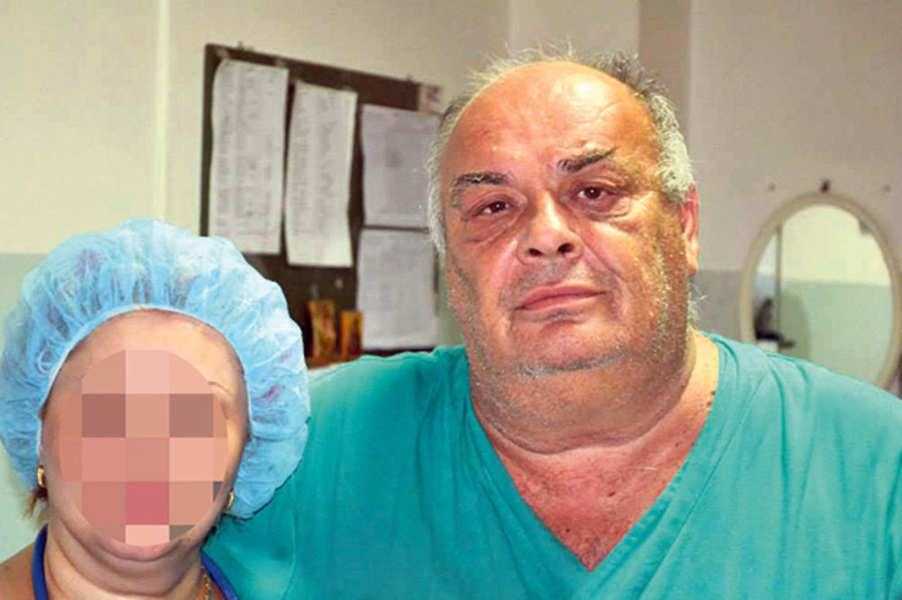POLUDELI DOKTORI: Hirurg se hvali slikama iskasapljenog čoveka, ginekolog selfijem sa porođaja!