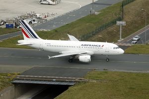 PILOTI ER FRANSA U ŠTRAJKU: Otkazano 30 odsto letova, putnici u panici!