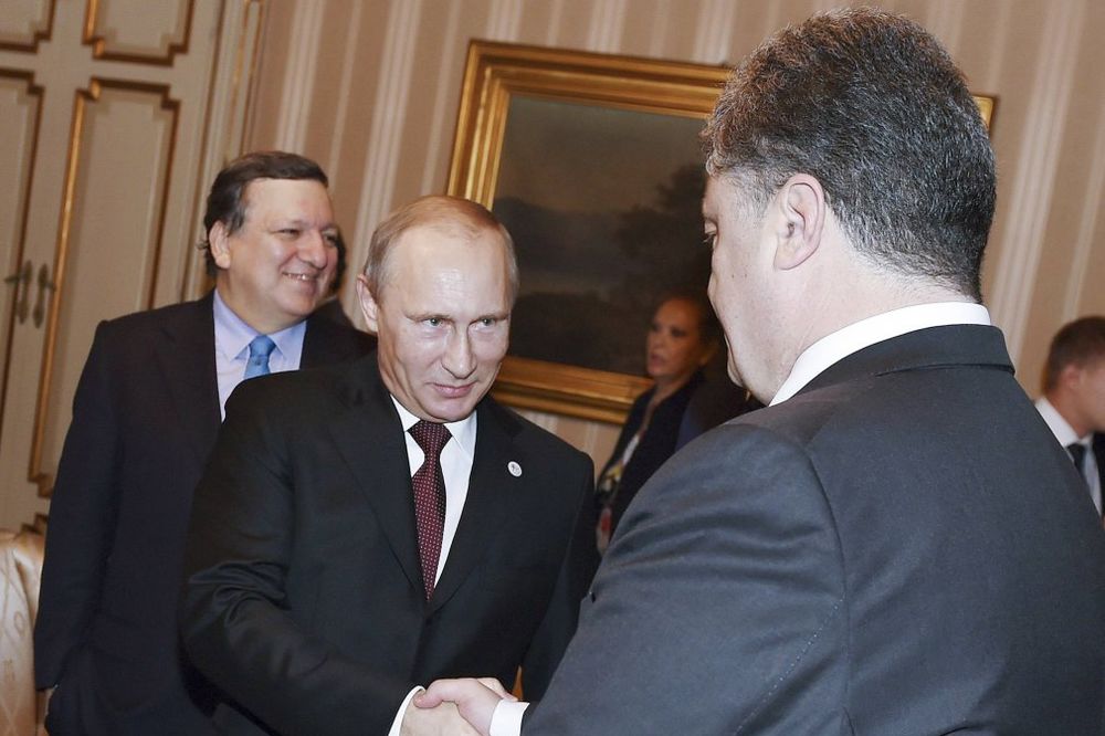 PESKOV: Putin i Porošenko razgovarali normalno, nikakvih pretnji nije bilo