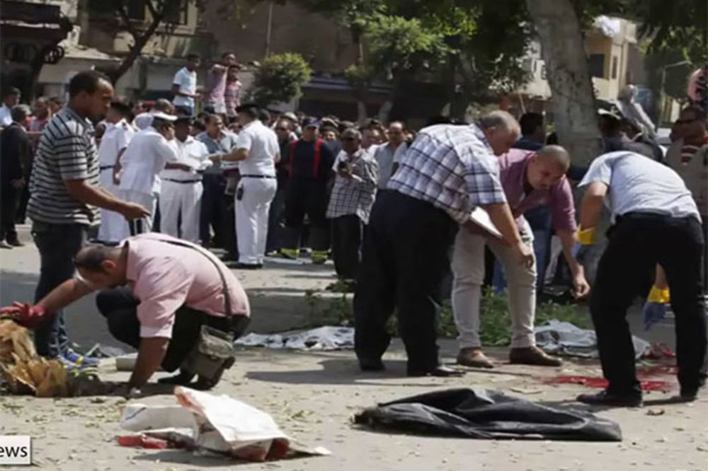 (VIDEO) TERORISTIČKI NAPAD U EGIPTU: 5 policajaca poginulo u eksploziji bombe u vozu