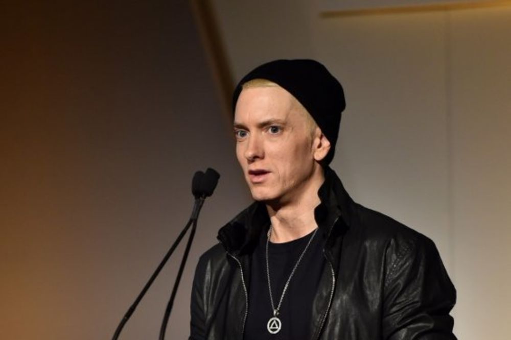 ŠTA MU SE DESILO: Eminem promenio lični opis