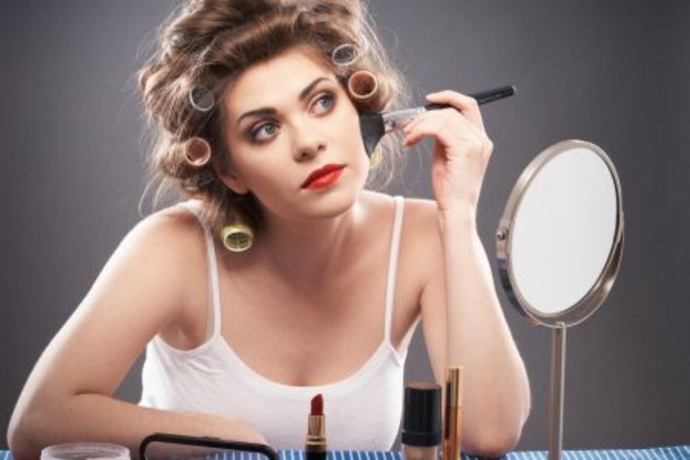 PRVA POMOĆ ZA LEPOTU: Jednostavni koraci za pravilno šminkanje