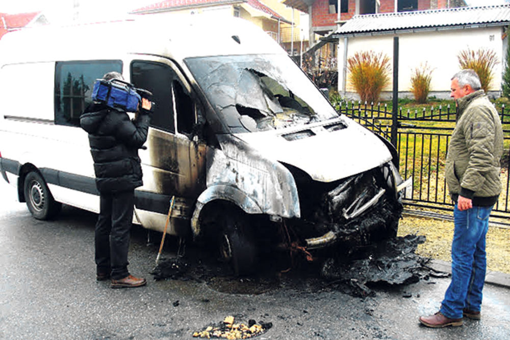 Kragujevac: Zapalio mu kombi jer je dobio batine
