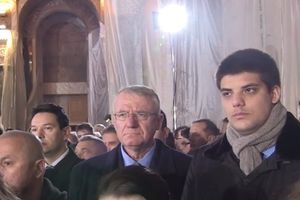 HRAM SVETOG SAVE: Nikolić, Šešelj i ministri na liturgiji patrijarha Kirila i Irineja! (VIDEO)