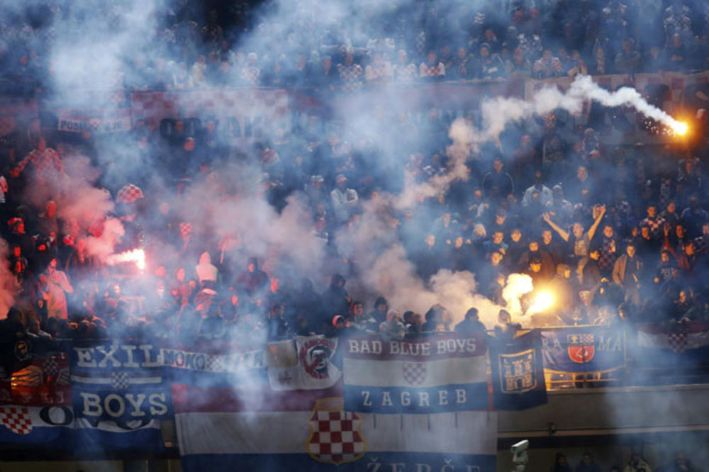 (VIDEO) UEFA POKRENULA ISTRAGU: Hrvatska optužena za rasizam, incidente i pirotehniku