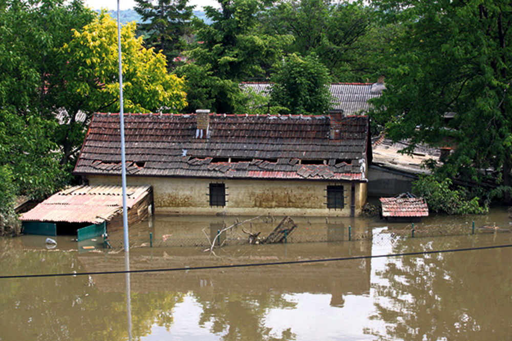 APSURD U GORNJEM MILANOVCU: Opština plaća nepostojeću štetu od poplava
