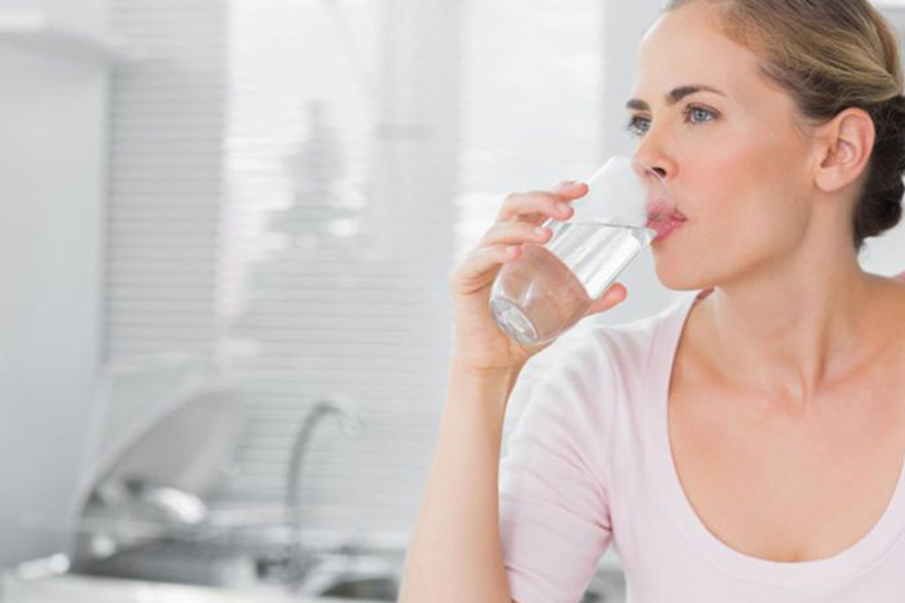 Popijte vodu na prazan stomak i učinićete čudo za svoje zdravlje