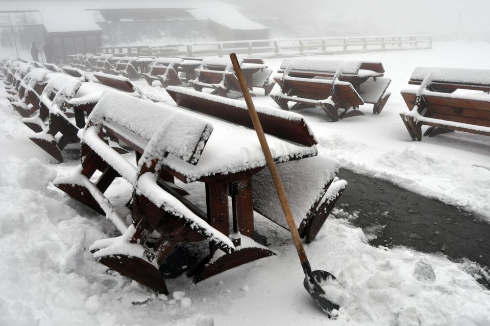 VRAĆA SE ZIMA: Slab sneg veje na Kopaoniku