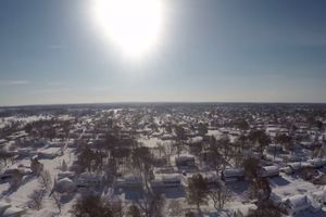 (VIDEO) NADREALNI SNIMCI: Pogledajte kako je snežna mećava od Amerike napravila belu pustinju!