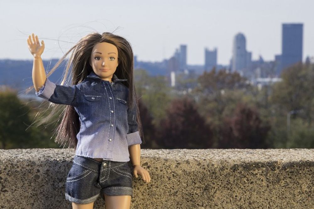 AKNE, STRIJE, NORMALNE PROPORCIJE: Lutka sa celulitom koja će izbaciti Barbiku iz igre