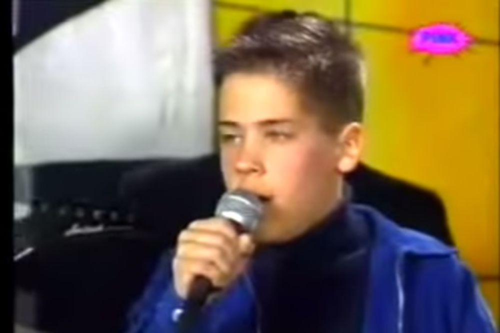 (VIDEO) TALENAT OD MALIH NOGU: Evo kako je Nikola Rokvić pevao sa 12 godina!