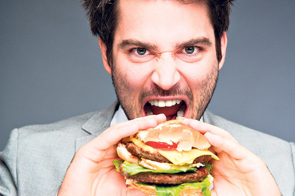 OPET STE GLADNI: Evo šta se dešava s telom sat pošto ste pojeli hamburger!