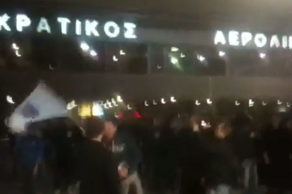 (VIDEO) Pogledajte kako su navijači dočekali fudbalere PAOK-a posle pobede nad Olimpijakosom