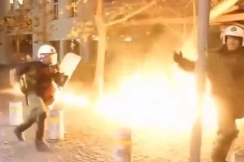 (VIDEO) HAOS NA ULICAMA ATINE: 211 privedenih u sukobima policije i demonstranata!