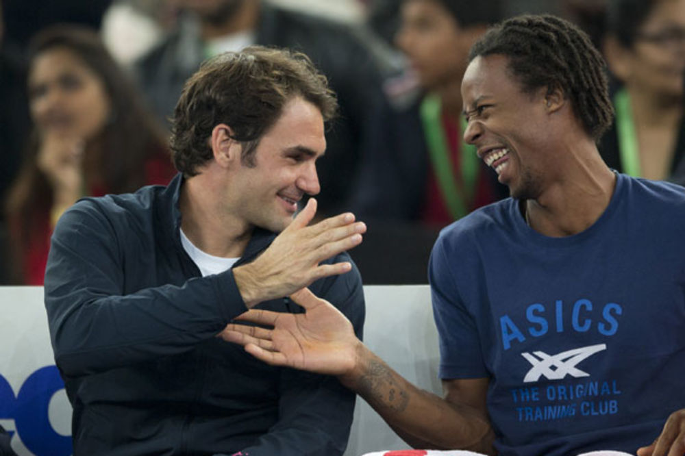 (VIDEO) OVO SE RETKO VIĐA: Pogledajte kako Federer đuska!