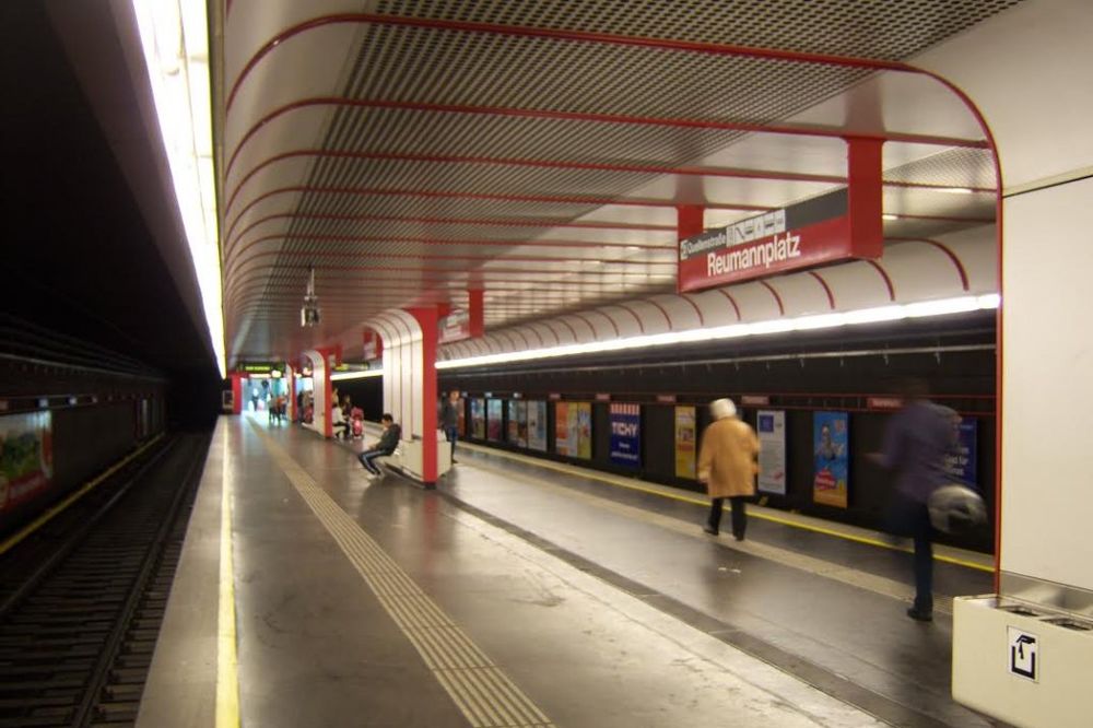 SUMNJIVI PAKET: Evakuisana metro stanica u Beču!