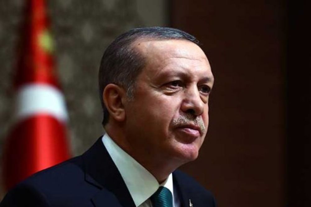 (VIDEO) NEZAPAMĆEN SKANDAL U TURSKOJ: Erdogan umesto hodže u džamiji pročitao poziv na molitvu!