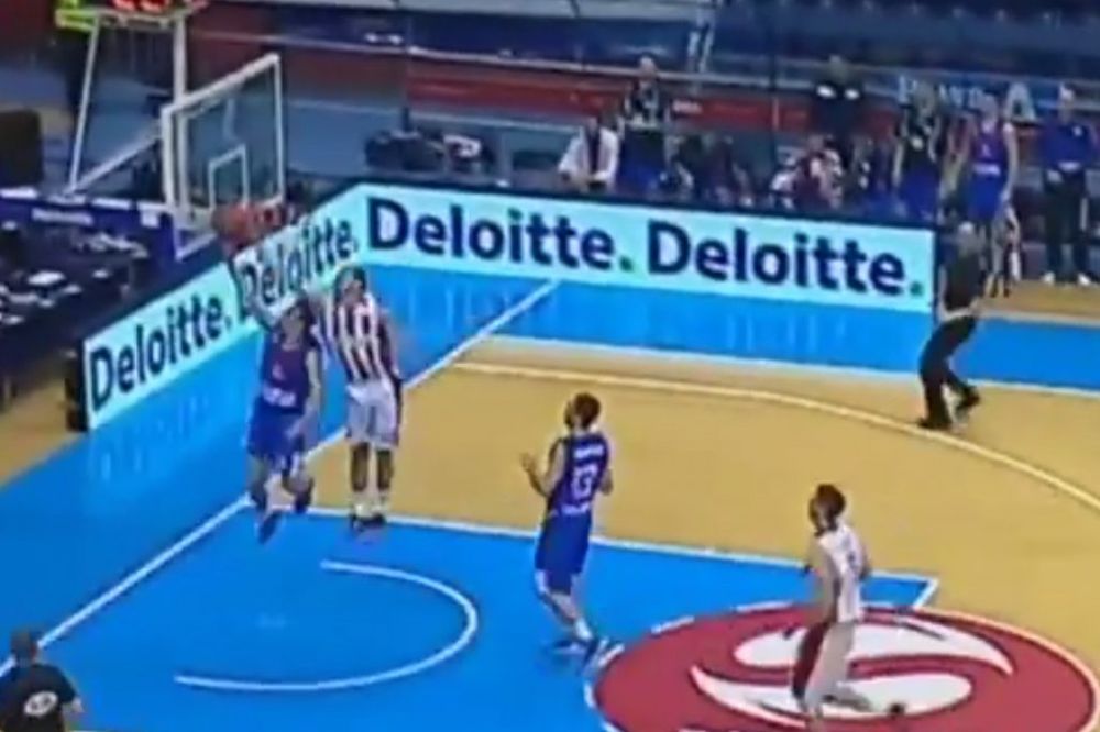 (VIDEO) KALINIĆ BRILJIRAO POD OBA KOŠA: Pogledajte rampu i kucanje košarkaša Zvezde