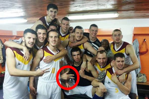 SKANDAL U BOSNI: Otpustili srpskog košarkaša jer je pobedu proslavljao sa tri prsta