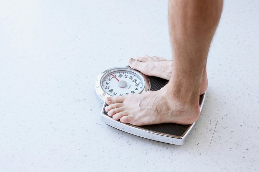 BRZI TEST: Pogledajte da li vam je težina idealna u odnosu na godine!