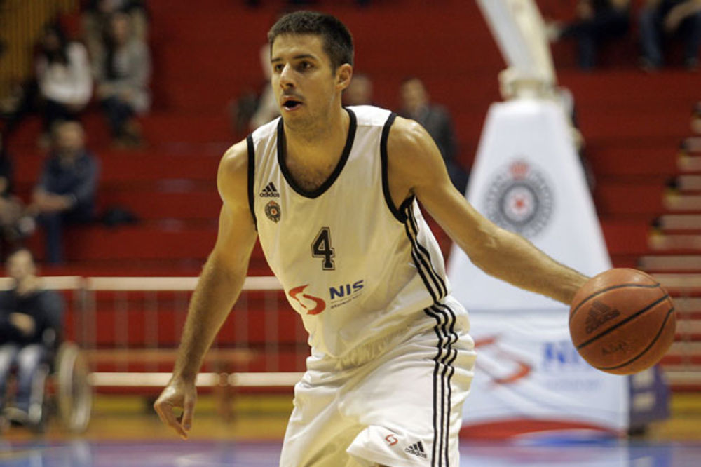 (VIDEO) LUCIDNI TEPIĆ: Pogledajte sjajno dodavanje košarkaša Partizana