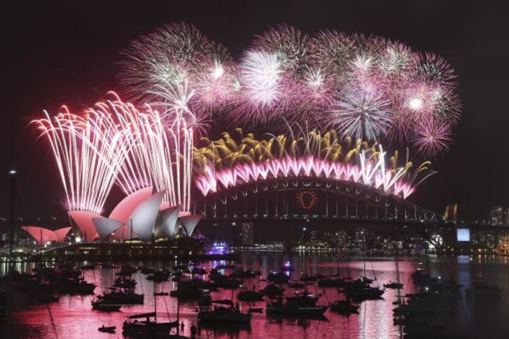 (FOTO) SPEKTAKL NA NEBU SIDNEJA: Australija već ušla u 2015.