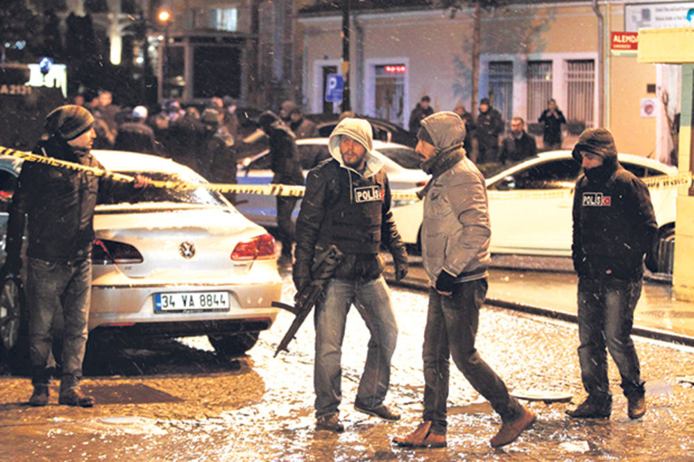 EKSPLOZIJA U ISTANBULU: Ručna bomba u prometnoj ulici!