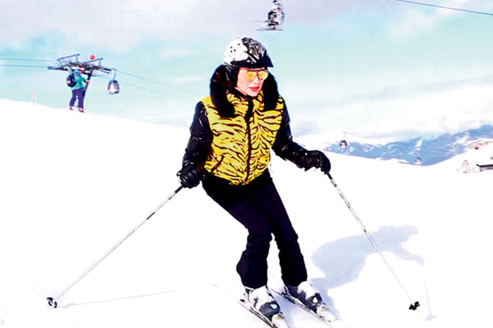 Severina u Austriji uči sina da skija