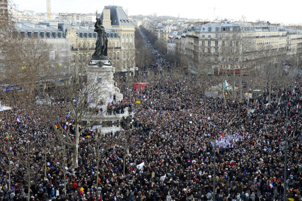 (VIDEO) VELIČANSTVENI MARŠ SOLIDARNOSTI: Dva i po miliona ljudi šetalo ulicama Pariza