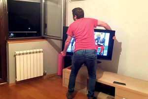 BESAN: Ivan Ergić hteo da baci TV kroz prozor