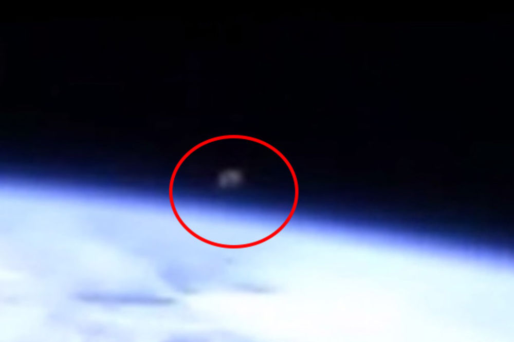 (VIDEO) NASA uživo snimila NLO kako napušta Zemljinu orbitu