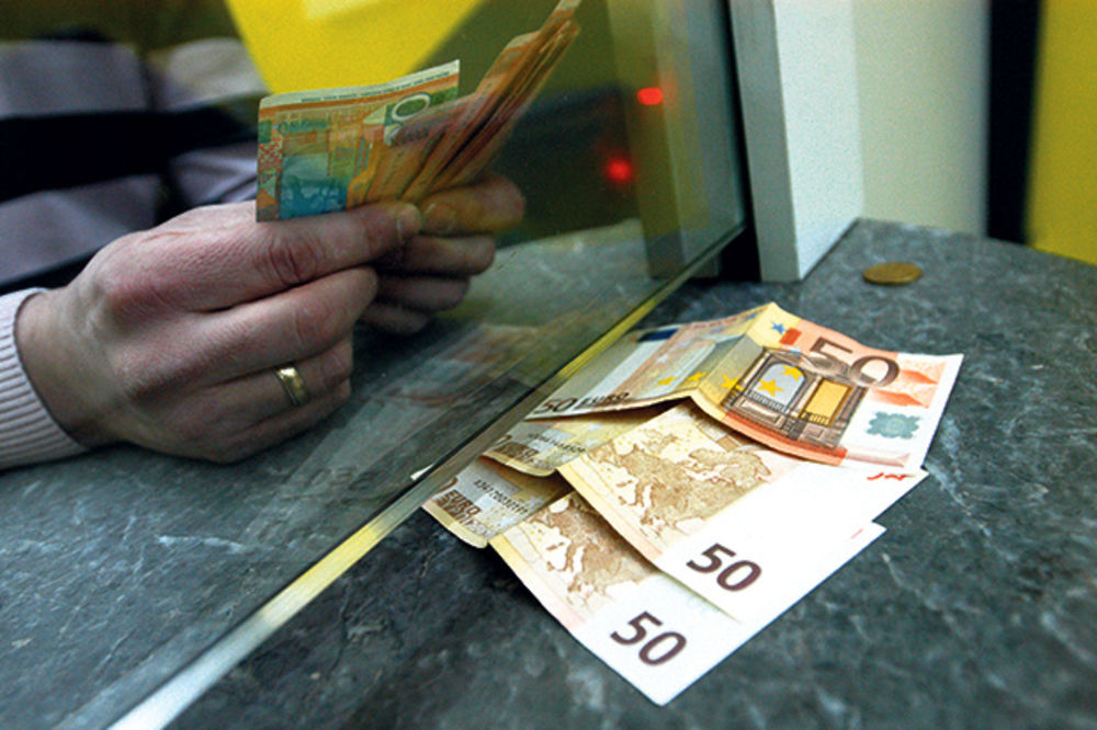 DINAR U SLABLJENJU: Evro danas 122,9 dinara
