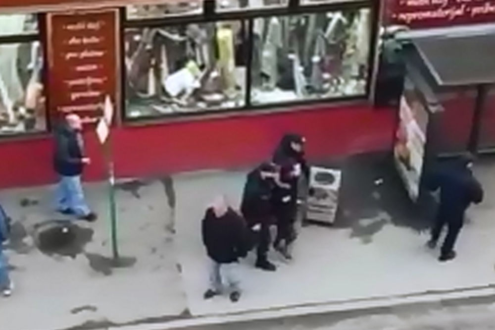 (KURIR TV) EKSKLUZIVNO: Pogledajte kako komunalna policija hapsi ženu zbog bus plusa