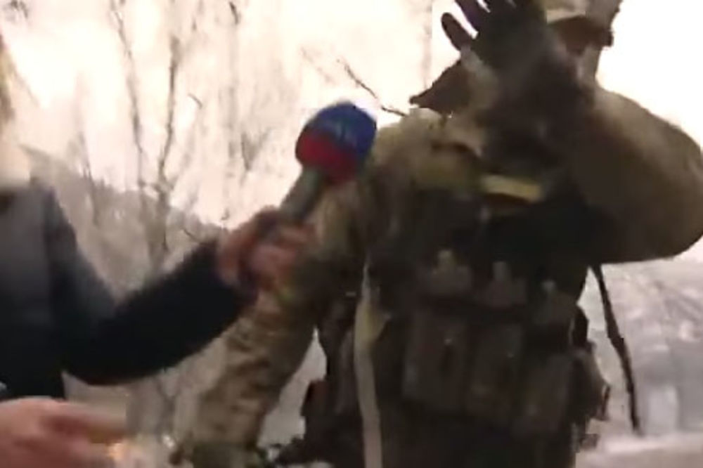 (VIDEO) NA ČISTOM ENGLESKOM: Out of my face, odrezao vojnik u ukrajinskoj uniformi novinarki