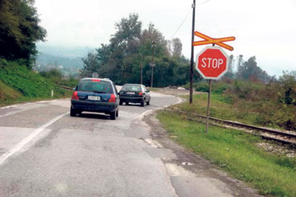 UDES KOD MALOG ZVORNIKA: Voz razneo auto, dečak (12) u komi