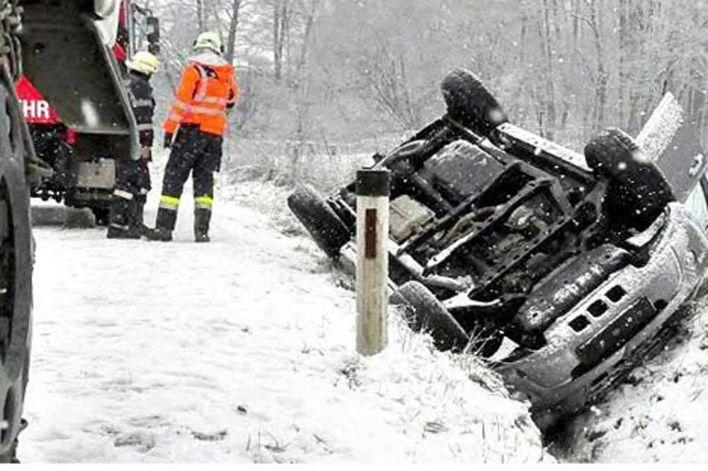 OPREZNO: Sneg napravio haos na putevima Austrije!