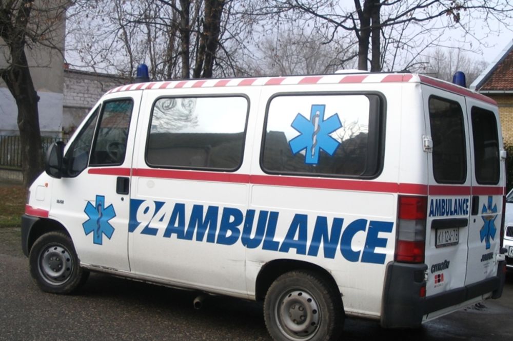 BURNA NOĆ U BEOGRADU: Tri muškarca povređena nožem u Balkanskoj ulici