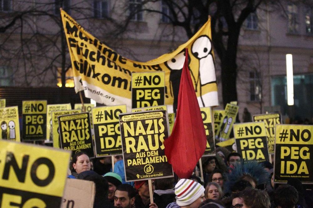 (VIDEO, FOTO) I Bečki Srbi na demonstracijama Pegide protiv islamizacije Evrope!