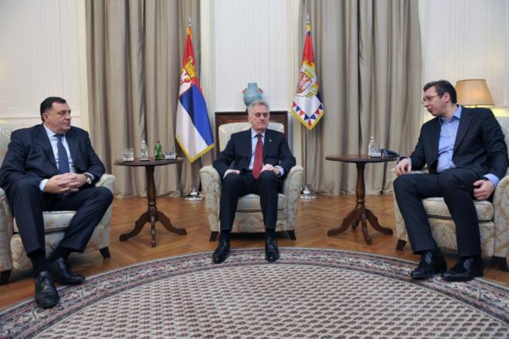 (VIDEO FOTO) IZRICANJE PRESUDE: Vučić, Nikolić i Dodik zajedno prate prenos iz Haga