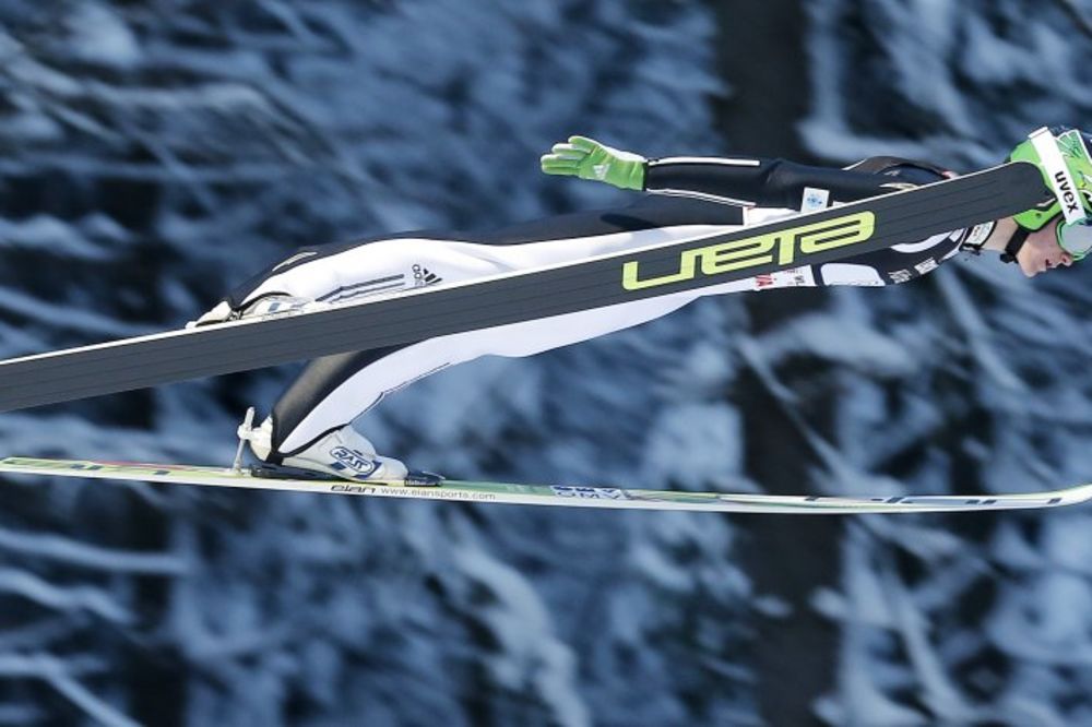 (VIDEO) LETEO 250 METARA: Slovenac oborio svetski rekord skijama delimično proizvedenim u Srbiji!