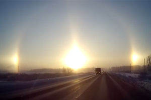 (VIDEO) MISTERIJE RUSIJE: Šta to u Čeljabinsku privlači 3 sunca, meteore i plavi sneg?
