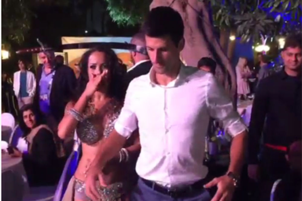 (VIDEO) NIJE MOGAO DA ODOLI: Pogledajte kako Novak meša sa trbušnom plesačicom!