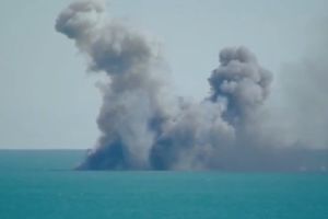 IRAN POTOPIO AMERIČKI NOSAČ: Snimak uništenja 200 metara dugog broda! Ali nije sve kao što izgleda