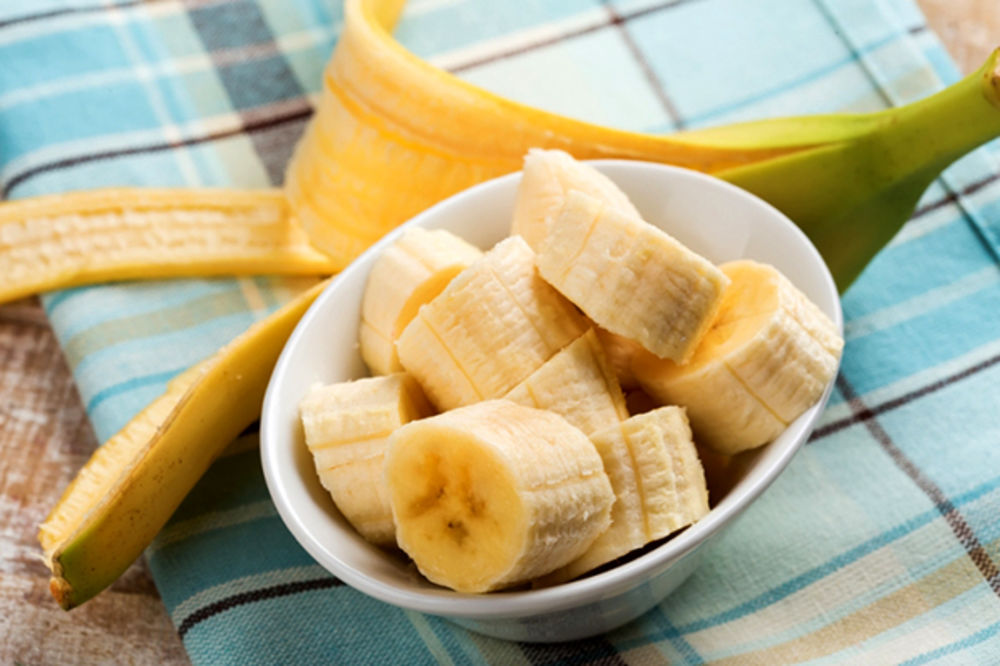 Protiv bora, akni i virusnih bradavica: Sjajne upotrebe kore od banane!